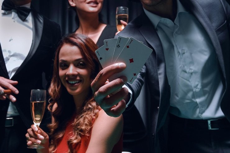 Antarmuka aplikasi dingdong77 menampilkan meja kasino langsung Microgaming dengan dealer profesional