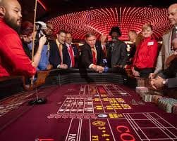 Antarmuka aplikasi dingdong77 menampilkan permainan Top Trend Gaming dengan kontrol taruhan yang intuitif